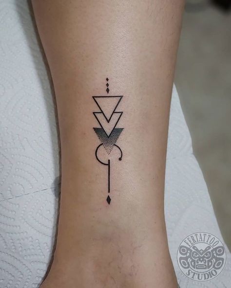 Geometric Triangle Tattoo, Triangle Tattoo Meaning, Triangle Face, Triangle Tattoo Design, Small Geometric Tattoo, Tato Lengan, Cool Wrist Tattoos, Wrist Tattoos For Guys, Triangle Tattoos