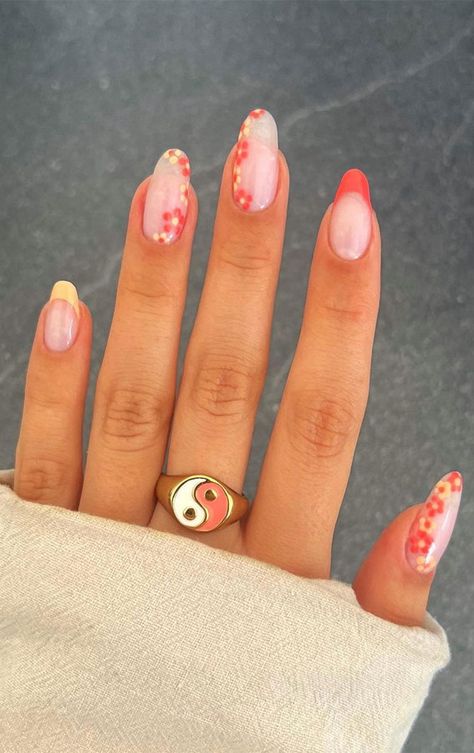 floral nails, summer nails, floral inspired nails, summer nail designs, flower nails, summer nails flowers, floral nail designs, bright summer nails, floral nail art Coral Spring Nails, Yellow Flower Nails, Nail Designs Orange, June Nail Designs, Summer Sorbet, Sun Nails, June Nails, Nail Picking, Neon Pink Nails