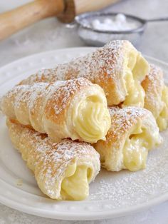 Italian Cream Stuffed Cannoncini, Cream Stuffed Cannoncini, Resep Puff Pastry, Pasta Fish, Pasta Italy, Makanan Italia, Pastries Recipes Dessert, Kek Lapis, Cream Horns