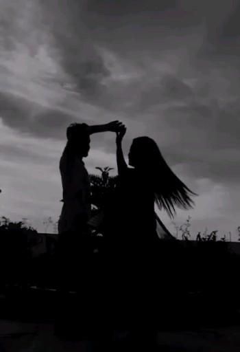 Dancing in Black 🖤 frame # Black 🖤 Lovers status # Cute couple ... [Video] | Cute love couple images, Dancing couple silhouette, Cool pictures of nature Cute Dancing Couples, Brekup Pic Couple Photo, Couple Dancing Photo, Love Wallpaper Video, Slow Dance Couple Aesthetic Videos, Cute Couple Reels, Love Couples Images, Love Images Couples, Couple Dancing Aesthetic Video