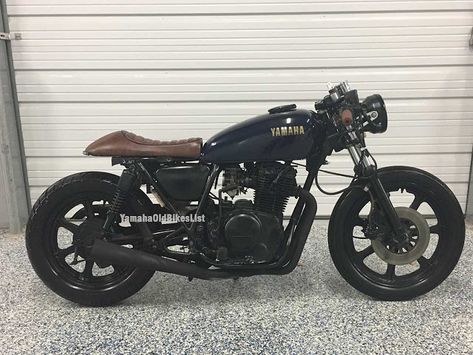 Black XS400 Yamaha Cafe Racer Modification - Yamaha Old Bikes List Yamaha Xs400 Cafe Racer, Yamaha Xs400, Yamaha Xs1100, Virago Cafe Racer, Kawasaki Cafe Racer, Brat Bike, Cafe Racer Moto, Yamaha Cafe Racer, Yamaha Virago