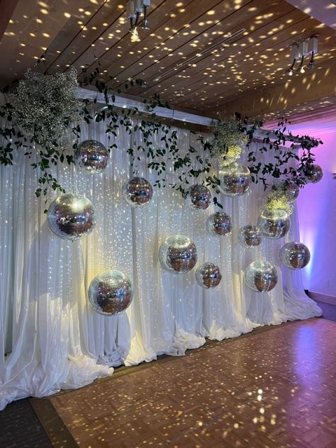 Prom Theme Party, School Dance Ideas, Homecoming Themes, Prom Planning, Disco Birthday Party, Disco Party Decorations, Glamour Party, Dance Decorations, Winter Dance