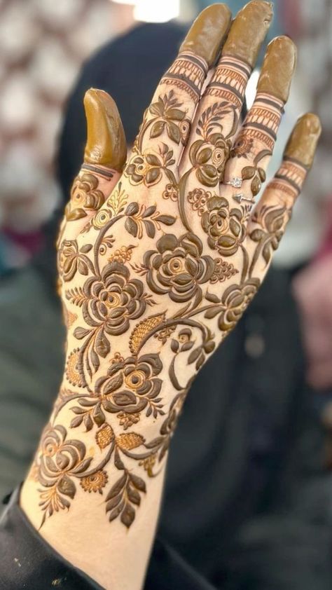 Mehendi Designs For Hands Back, Bridal Hand Mehndi, Short Mehndi Design, Beautiful Mehndi Designs, Mehedi Design, Front Mehndi Design, Khafif Mehndi Design, Very Simple Mehndi Designs, Simple Mehndi Designs Fingers