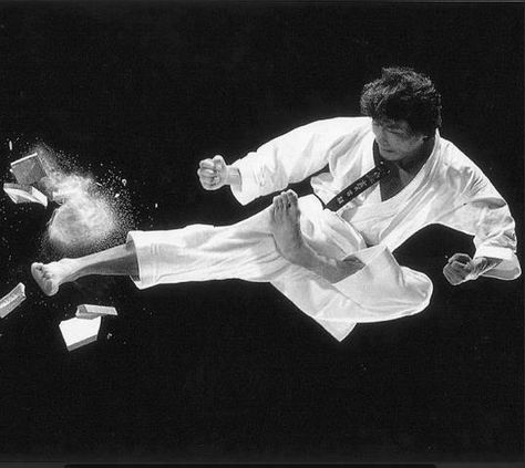 YES....I am flying..!! Atan Zain, demonstrating kick..Taekwando Karate. Karate Olympics, Lululemon Aesthetic, Martial Arts Photography, Marshal Arts, Karate Kick, Shotokan Karate, Martial Arts Boxing, Karate Martial Arts, Pencak Silat