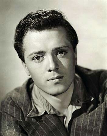 Richard Attenborough Japanese Film, Richard Attenborough, Hollywood Actors, People Of Interest, Classic Movie Stars, Character Actor, Tv Actors, Film Producer, Interesting Faces