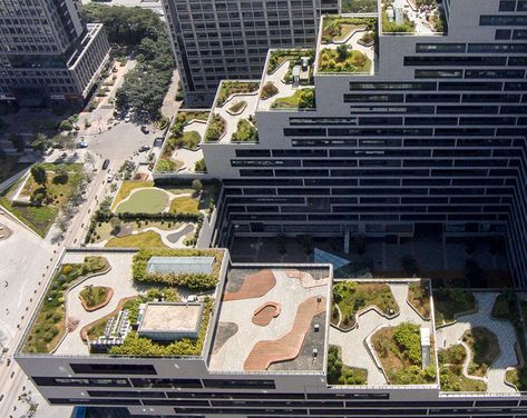 This Building Is Covered In Fully Landscaped Rooftop Terraces Roof Landscape, Garden Rooftop, Terraced Landscaping, Terrace Building, Roof Garden Design, Terrasse Design, Green Terrace, Rooftop Design, Roof Architecture