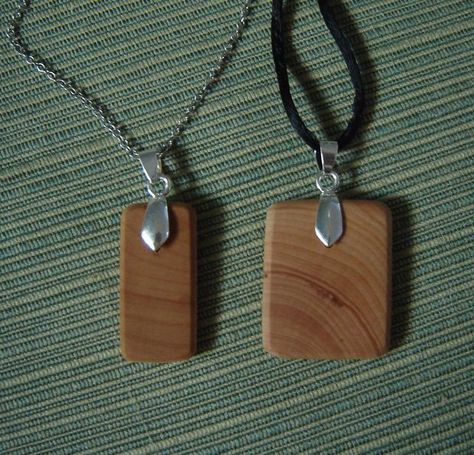 Coffee-Dyed Natural Wood Pendant Necklace - Uses Pinch Bails - or Glue-on Bail with E6000 #WoodenBeads #Bails #ScrabbleTiles Fimo, Make A Necklace, Diy For Men, Armband Diy, Wooden Necklace, Wood Necklace, Wood Jewelry, Wooden Pendant, Wood Pendant