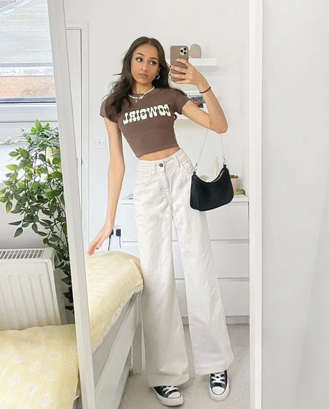 Converse Outfits, Brown Tshirt Outfit, White Jeans Outfit Summer, High Waisted Jeans Outfit, White High Waisted Jeans, Black Jeans Women, White Jeans Outfit, Y2k Outfit, Brown Outfit