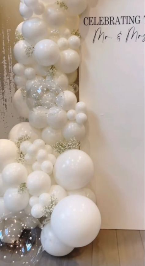 Pearl Balloon Arch, Pearls Wedding Theme, Bridal Balloons, Winter Engagement Party, Pearl Bridal Shower, Engagement Balloons, Pearl Balloons, Bridal Shower Inspo, Pearl Party