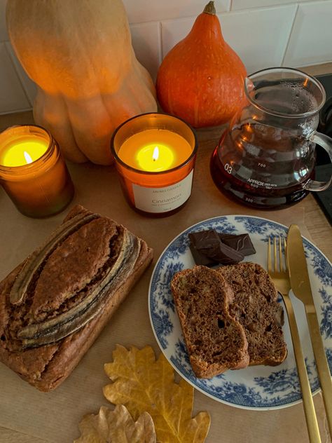 Pumpkin Loaf Aesthetic, Autumn Aesthetic Cozy Food, Cozy Fall Aesthetic Food, Fall Baking Aesthetic Wallpaper, Crisp Fall Morning Aesthetic, Fall Pastries Aesthetic, Autumn Recipes Aesthetic, Fall Recipes Aesthetic, Autumn Aesthetic Food