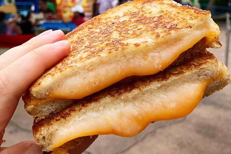 Healthy Cheese Recipes, Ham Chowder, Hot Cheese Dips, Recipes Disney, Grilled Cheese Recipe, Toy Story Land, Hot Cheese, Cheeseburger Soup, Grilled Cheese Recipes