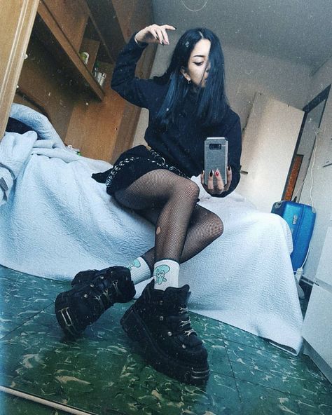 Goth Sneakers Outfit, New Rock 106 Outfit, Goth Cowboy Boots Outfit, New Rock M106, New Rock Outfit Shoes, Newrocks Shoes Outfits, New Rock Shoes Aesthetic, New Rock Boots Outfit, New Rock Shoes Outfit