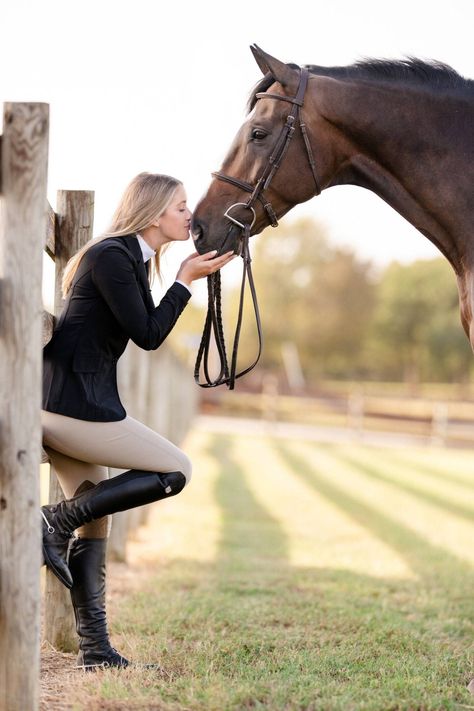 Equestrian Closet with Hannah Klinedinst - My Equestrian Style English Horse Photoshoot, Equine Portrait Photography, Senior Horse Photography, Grooming Horse, Horse Shoot, Equestrian Photoshoot, Horse Photoshoot Ideas, Equine Photography Poses, Equestrian Pictures