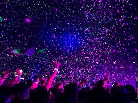 Coldplay, Tumblr, Bonito, Coldplay Concert Aesthetic, Popstar Aesthetic, Purple Concert, Music Festival Aesthetic, Libra Aesthetic, Head Full Of Dreams