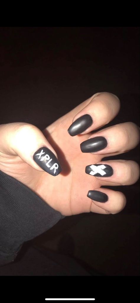 Xplr Nail Ideas, Emo Nail Inspo Coffin, Simple Nails Polish, Sam And Colby Nails Designs, Pierce The Veil Acrylic Nails, Black Emo Nails Short, Emo Nail Ideas Simple, Black Nail Designs Emo, Colby Brock Inspired Nails