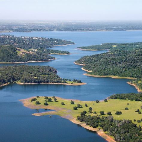 Folsom Lake is a welcome oasis on hot Sacramento days. Camping Hacks, Camping Lake, Folsom California, Folsom Lake, Pismo Beach, Lake Cottage, Camping Spots, Fish Camp, Camping Experience