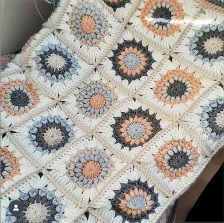 Sunburst Blanket, Sunburst Granny Square Blanket, Crochet Bedding, Bella Coco Crochet, Blankets Knit, Bunny Beanie, Crochet Granny Stitch, Small Baby Blankets, Bella Coco