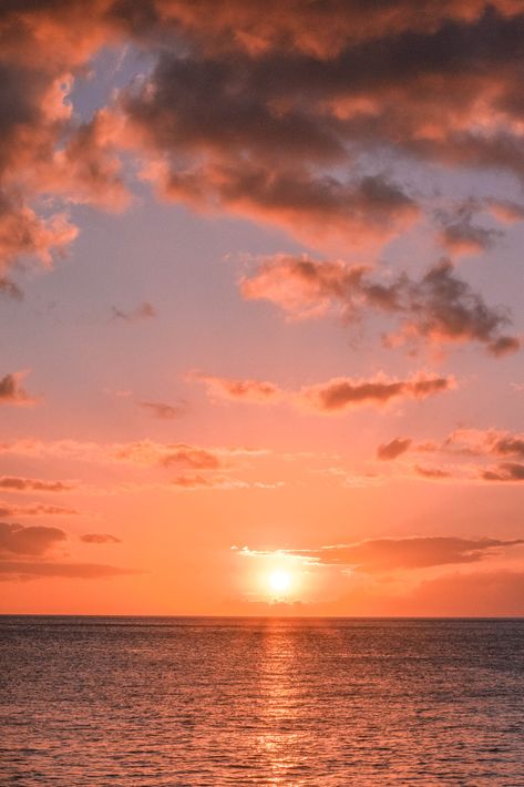 Electric Beach Oahu, Strand Wallpaper, Sunset Beach Pictures, Söt Katt, Hawaiian Sunset, Beach Sunset Wallpaper, Sky Pictures, Tapeta Pro Iphone, Sky Photos