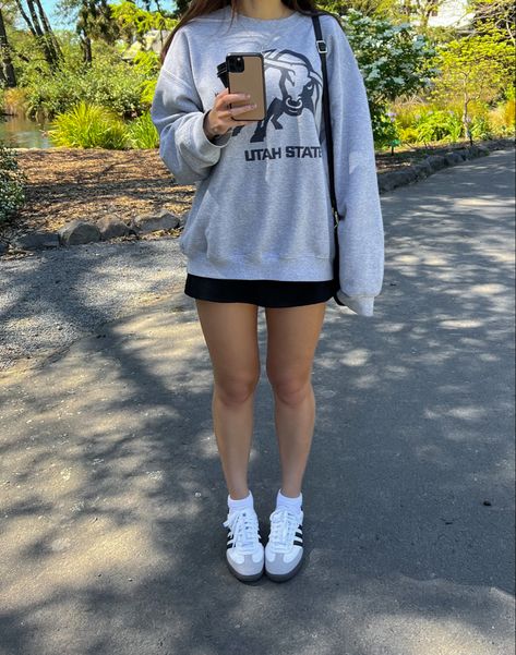 Samba outfit, adidas sambas, summer outfit inspo, casual summer outfit, sweatshirt outfit, outfit inspo, ootd, basic outfit, basic ootd Sambas Summer Outfit, White Samba Adidas Outfit, Samba Fits, Outfit Inspo Casual Summer, Summer Outfit Inspo Casual, Australia Outfit, Sambas Outfits, Adidas Samba Outfit Women, Casual Outfit Aesthetic