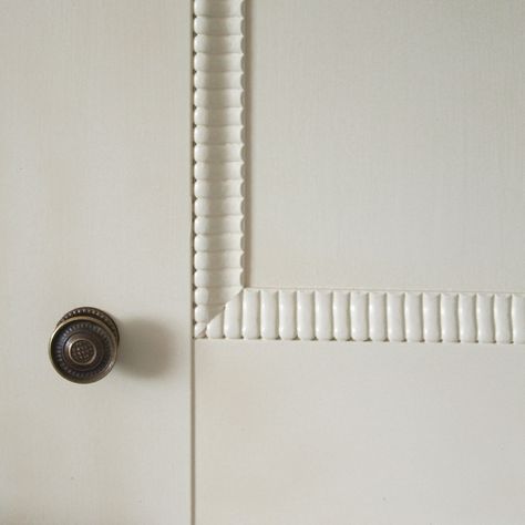 Check out these fantastic shaker door trim ideas using our standard strip mouldings from our DecWOOD Mouldings stock range. Classic Walk In Closet, Shaker Door Trim, Door Trim Ideas, Reeded Door, Millwork Details, Cabinet Trim, Trim Ideas, Loft Lighting, Joinery Details