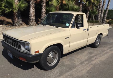 Sundowner: 1982 Mazda B2000 - http://barnfinds.com/sundowner-1982-mazda-b2000/ Mazda Mini Truck, Panda Movies, Rancho Cucamonga California, Wind Turbine Generator, Ford Courier, Mazda Cx5, Mini Truck, Best Barns, Small Trucks