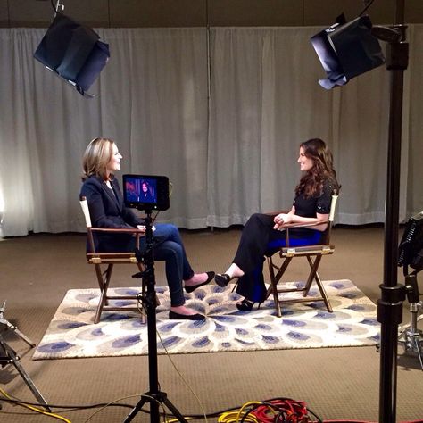 Savannah Guthrie interviewing Idina about the Super Bowl on the Today show. Podcast Interview Aesthetic, Interview Vision Board, Being Interviewed Aesthetic, Celebrity Interview Aesthetic, Interviewer Aesthetic, Interview Aesthetic, Vogue Interview, Manifest 2024, Savannah Guthrie