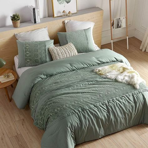 Green Comforter Bedroom, Oversized Comforter, Green Comforter, Sage Green Bedroom, College Bedding, Twin Xl Comforter, Twin Xl Bedding, Bedding Essentials, Green Bedding