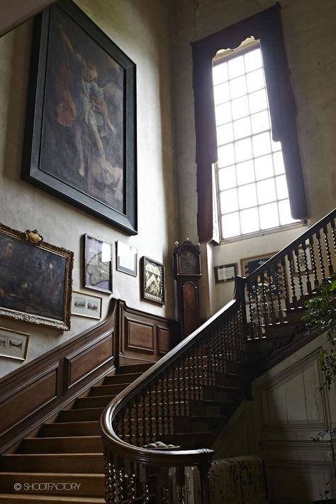 Framlingham, Suffolk. Elizabethan manor house | Inside the Manor ... Dark Academia House, Academia House, Manor Aesthetic, Manor House Interior, Mansion Homes, English Manor Houses, English Manor, House Inside, English Country House