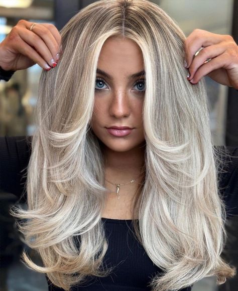 Ashy Blonde Hair with Platinum Highlights Ash Blonde Babylights, Dimensional Ash Blonde, Copper Blonde Hair Color, Ashy Blonde Hair, Blonde Babylights, Pale Blonde Hair, Summer Blonde Hair, White Blonde Hair, Beautiful Blonde Hair