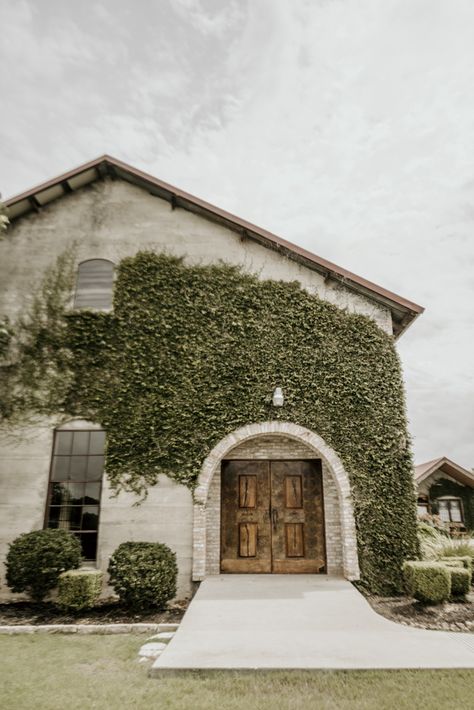 Wedding Venues Texas Hill Country, Texas Italian Wedding, Tuscan Inspired Wedding Venues, Wedding Venues In Austin Texas, Texas Wedding Venues Outdoor, Outdoor Texas Wedding, Wedding Venue With A View, Wedding Venues In Europe, Texas Wedding Dress