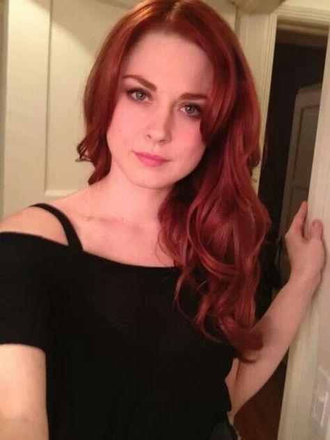 Young Moira! AHS, Season One Redheads, New Hair, Alexandra Breckenridge, Actrices Hollywood, Red Hair Color, Beautiful Redhead, American Horror Story, Beauty Inspiration, Most Beautiful Women