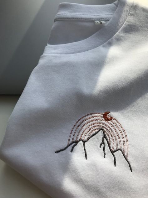 Tela, Embroidery On Mens Shirt, Hand Embroidery Tshirt Ideas, Embroidery Clothes T Shirts, Mountain Embroidery Simple, Embroidery Patterns For Men, Broderie Sur Tee Shirt, Embroidery Designs Men, Broderie Tee Shirt