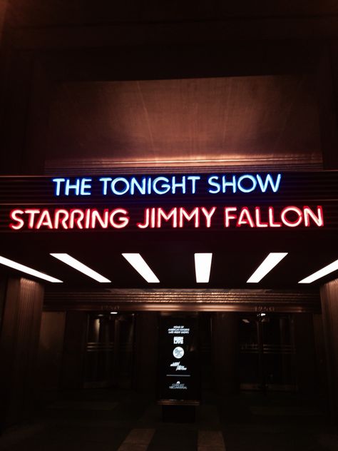 A great NYC experience for a Tourist-- How to get tickets to the Tonight Show Starring Jimmy Fallon. Jimmy Fallon Show, Nyc Bucket List, Empire State Of Mind, Nyc Girl, The Tonight Show, New York City Travel, Tonight Show, Nyc Trip, City That Never Sleeps