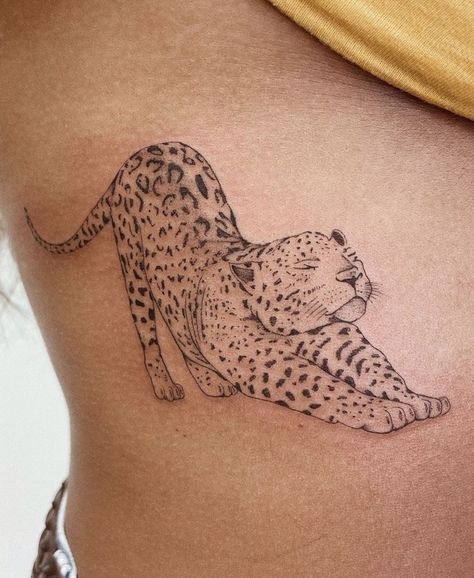 Single Needle Hip Tattoo, Leopard Tattoo Women, Woman Lion Tattoo, Heart Leopard Tattoo, Leopard Back Tattoo, Boho Tattoo Ideas Small, Leapord Tattoo, Small Classy Tattoos, Feminine Tiger Tattoo