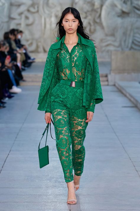 Akris Spring 2023 Ready-to-Wear Collection | Vogue Tailoring Details, Spring 2023 Ready To Wear, Winter Typ, 2023 Ready To Wear Collection, 2023 Ready To Wear, 2023 Collection, Spring 2023, The 1980s, Lace Shirt