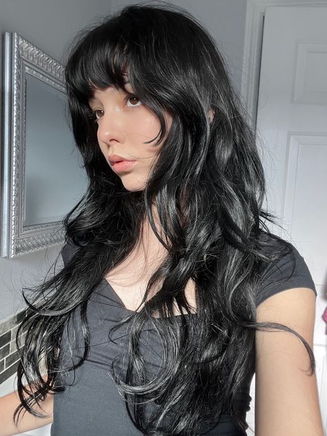 black hair dye inspo layers wolfcut alternative Hair Layers Bangs, Black Hair Layers, Bangs Inspo, Layers Bangs, Black Hair Bangs, Fashion Haircut, Hair Cut Ideas, Bangs Wavy Hair, Hair Layers