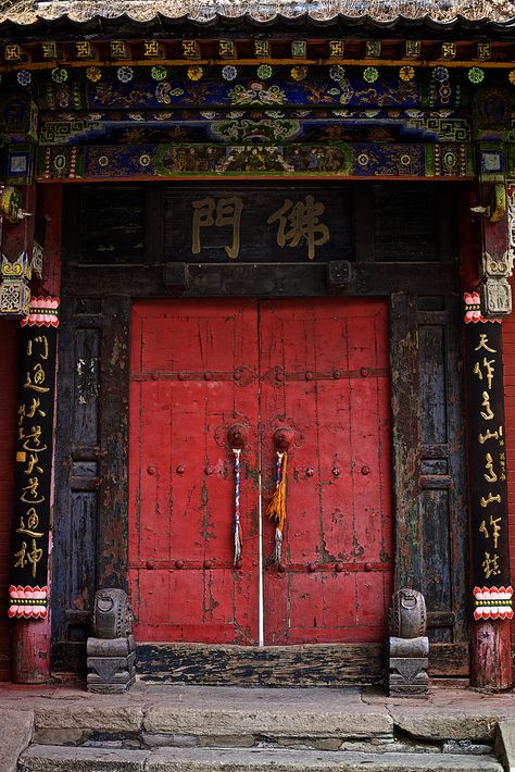 Chinese temple doors, Wutai Shan, Shanxi, China | World Tour… | Flickr Chinese Door Design, Chinese Shrine, Photo Japon, Temple Doors, Shanxi China, Chinese Door, China Architecture, Ancient Chinese Architecture, Chinese Temple