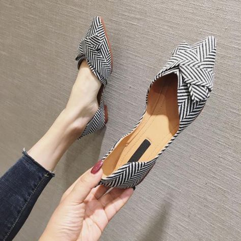 Elegant Shoes Flat, Summer Boat, Flats Boat, Casual Slip On Shoes, Shoes Elegant, Elegant Flats, Womens Boat Shoes, Ladies Footwear, Flats For Women