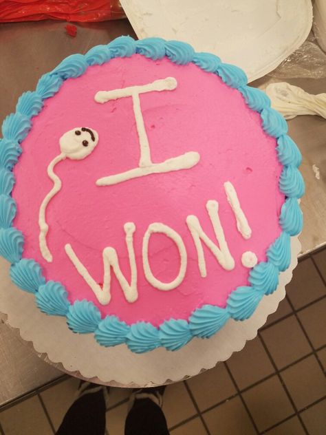 Birthday Cake Words Ideas, Virginity Cake Ideas, Funny 26 Birthday Cake, Birthday Cake Aesthetic Funny, Cake Decorating Ideas Funny, Cursed Cupcakes, Bday Cake Funny, Funny Things To Write On A Cake, Funny Cakes To Make