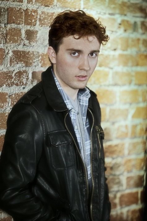 I chose Daryl Sabara to play the role of the Cheshire Cat. He played the role of Juni Cortez in Spy Kids and he always had a whimsical personality.  Later, he appeared in the TV show, Wizards of Waverly place where he played an odd kid trying to hide the fact he is a wizard in strange ways that almost seemed irrational and confusing.  Just like the Cheshire cat, he's complete nonsense. Juni Cortez, Spy Kids 3, Jack Hyde, Daryl Sabara, Olivia Taylor Dudley, Film World, Wizards Of Waverly Place, Spy Kids, Waverly Place