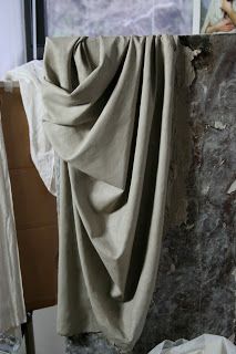 Study of Drapery in Clay | N J Covington~ Un Bel Composto: Painting, Sculpture and Architecture Cloth Folds, Drapery Drawing, Architecture Study, Still Life Pictures, Fabric Drawing, Fabric Photography, Painting Sculpture, Art Study, Object Drawing