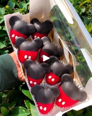 Mickey Mouse Strawberries Chocolate Covered, Mickey Strawberries, Mickey Mouse Chocolate Strawberries, Mickey Mouse Strawberries, Mickey Mouse Party Treats, Mickey Mouse Snacks, Mouse Chocolate, Candy Business, Mickey Mouse Birthday Theme