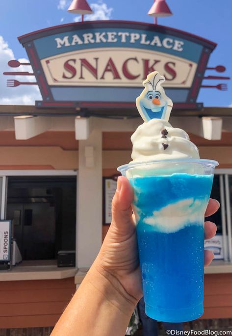 REVIEW! The NEW Olaf Dole Whip Slushie is Worth Melting for in Disney Springs Essen, Disney Sweets, Dunia Disney, Disney Foods, Disney Drinks, Disney Desserts, Disneyland Food, Disney Treats, Disney World Food