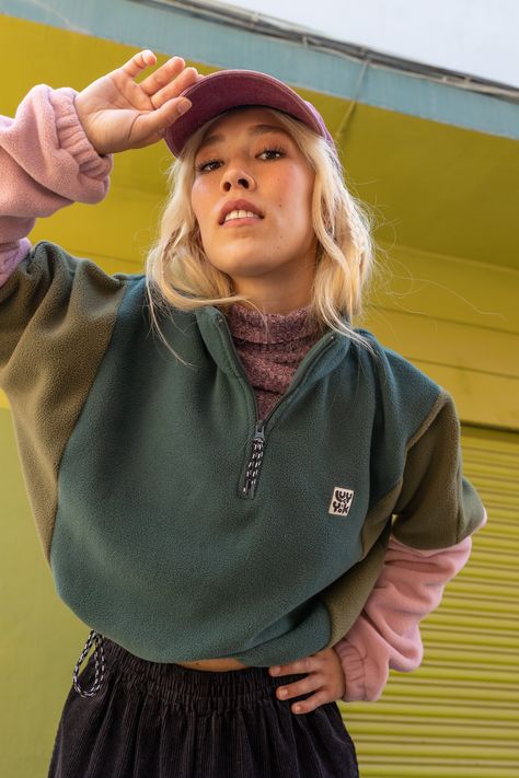 A super soft, cropped fleece in Olive pink and Teal, made from recycled plastic bottles to keep you warm and cosy, our seas clean and our landfills empty. Colorful Fleece Jacket, Cropped Fleece Jacket, Vintage Fleece Outfit, Green Fleece Outfit, Vintage Jumper Outfit, White Fleece Outfit, Fleece Outfit Women, Fleece Sweater Outfit, Cool Zip Up Hoodie