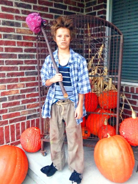 Hobo costume 2015                                                                                                                                                                                 More Hobo Costume Ideas, Homeless Halloween Costume, Homeless Costume, Hobo Outfit, Hobo Costume, Outfits Boho, Halloween Cans, Outfit Halloween, Dress Up Day