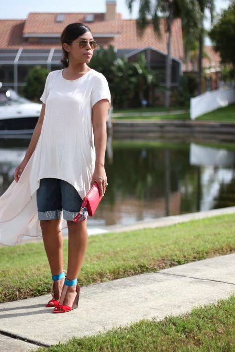 Distressed Denim Bermuda Short Wedge heels sexy hot trendy high low top ray ban sunglasses blush Denim Bermuda Shorts Outfit, How To Wear Bermuda Shorts, Bermuda Shorts Outfit, Outfit With Wedges, Denim Shorts Belt, Outfits Mit Shorts, Work Flow, Shorts Outfits, Shorts Style