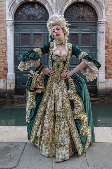 18th Century Fashion Women, 1700s Costume, 1700s Fashion Women, Roccoco Dresses, Antoinette Aesthetic, Period Dresses, Fashion Costume Halloween, Victorian Gowns, Queen Outfits