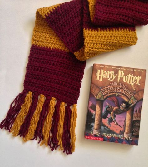 Harry Potter Infinity Scarf Crochet Pattern #pattern #crochet #gryffindor #nosew #DIY #scarf Couture, Amigurumi Patterns, Crochet Patterns Scarf, Infinity Scarf Crochet Pattern, Gryffindor Scarf, Harry Potter Scarf, Infinity Scarf Crochet, Crochet Scarf For Beginners, Harry Potter Crochet