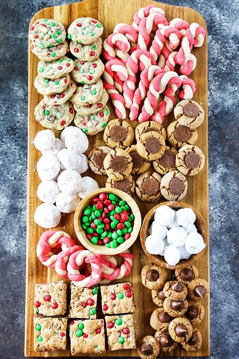 Best Christmas Cookie Recipes, Jul Mad, Decoration Patisserie, Best Christmas Cookie Recipe, Decorações Com Comidas, Christmas Cookie Recipes, Best Christmas Cookies, Christmas Party Food, Christmas Snacks