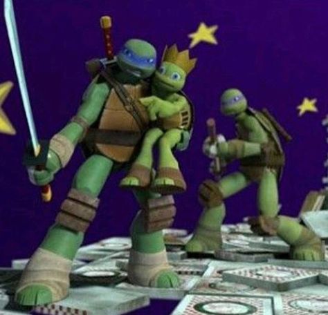 Leo protecting his little brother TMNT Baby Ninja Turtle, Tmnt Mikey, Leonardo Ninja Turtle, Tmnt Leo, Ninja Turtles Funny, Turtles Funny, Tmnt Artwork, Teenage Ninja Turtles, Teenage Ninja